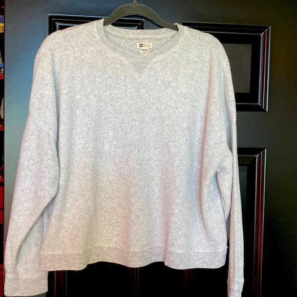 Like new Billabong sweatshirt. Worn once. - Picture 1 of 3